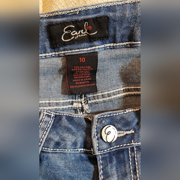 Earl Jeans Blue Denim Shorts with Red Accents - Picture 6 of 7